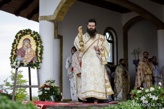 (Foto) Mănăstirea Alexandru Vlahuță din județul Vaslui și-a sărbătorit hramul de Praznicul Nașterii Maicii Domnului