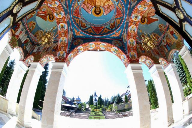 (Foto) Hramul istoric Nașterea Maicii Domnului – Mănăstirea Sihăstria 2020
