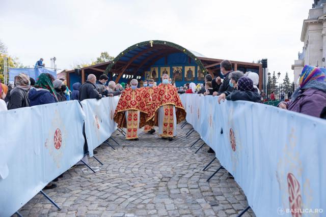 (Foto) Cum s-a văzut sărbătoarea Sfântului Dimitrie, Izvorâtorul de Mir la Patriarhie – 2020