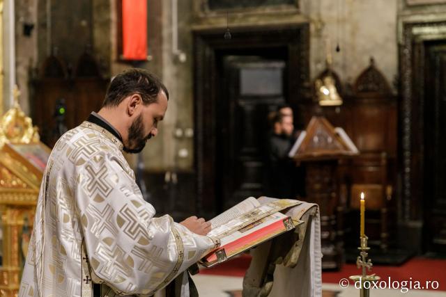 (Foto) Pelerinaj de-a lungul zilei de 10 octombrie – rugăciune la Hramul Sfintei Parascheva