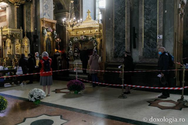 (Foto) Pelerinaj de-a lungul zilei de 10 octombrie – rugăciune la Hramul Sfintei Parascheva