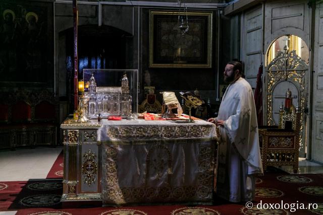 (Foto) Pelerinaj de-a lungul zilei de 10 octombrie – rugăciune la Hramul Sfintei Parascheva