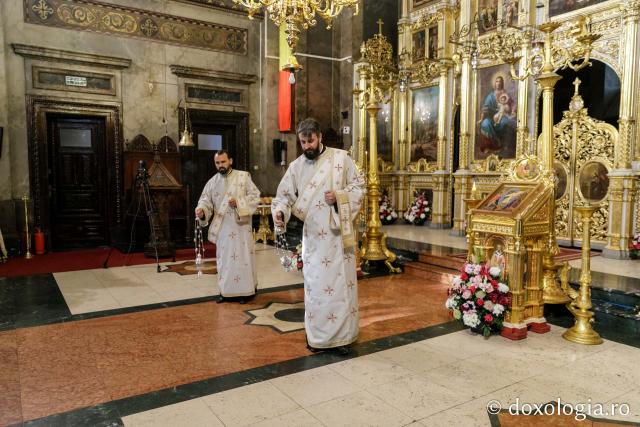 (Foto) Pelerinaj de-a lungul zilei de 10 octombrie – rugăciune la Hramul Sfintei Parascheva