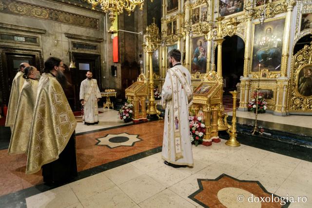 (Foto) Pelerinaj de-a lungul zilei de 10 octombrie – rugăciune la Hramul Sfintei Parascheva