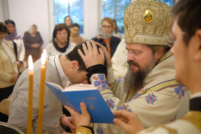 (Foto) PS Părinte Episcop Macarie, în slujire euharistică în Jönköping (Suedia)