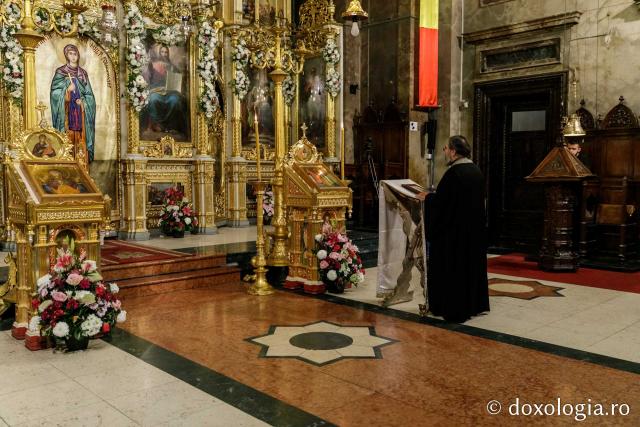(Foto) Cu flori și cu dragoste multă la Sfânta Cuvioasă Parascheva