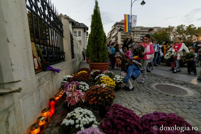 (Foto) Cu flori și cu dragoste multă la Sfânta Cuvioasă Parascheva