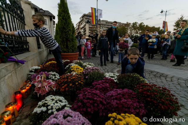 (Foto) Cu flori și cu dragoste multă la Sfânta Cuvioasă Parascheva