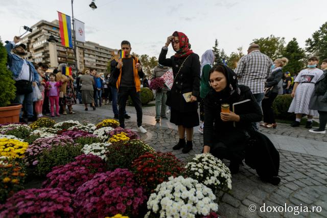(Foto) Cu flori și cu dragoste multă la Sfânta Cuvioasă Parascheva