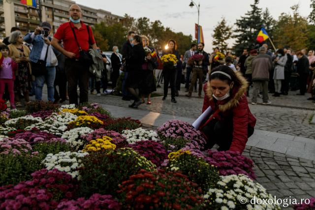 (Foto) Cu flori și cu dragoste multă la Sfânta Cuvioasă Parascheva