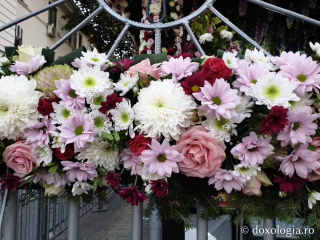 (Foto) Florile Sfintei Cuvioase Parascheva