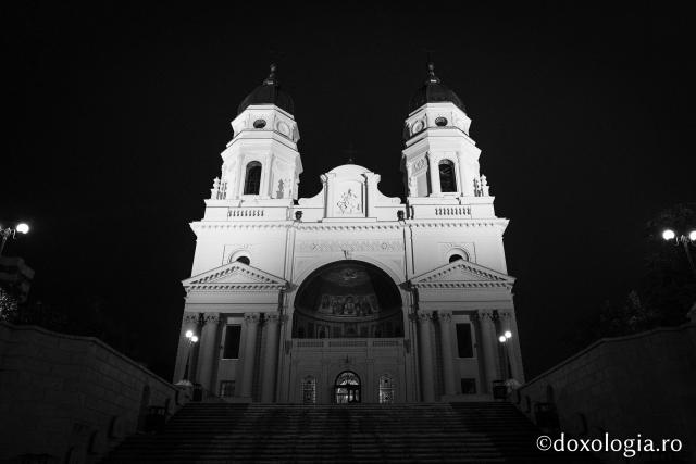 (Foto) Zile în alb și negru – la Hramul Sfintei Cuvioase Parascheva