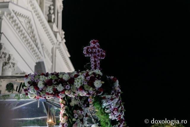 (Foto) Împodobirea baldachinului Sfintei Cuvioase Parascheva – 2020