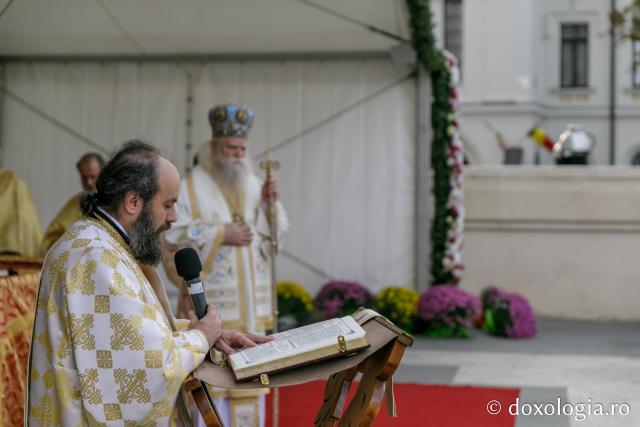 (Foto) Sfânta Liturghie arhierească săvârșită de Înaltpreasfințitul Calinic, Arhiepiscopul Sucevei și Rădăuților