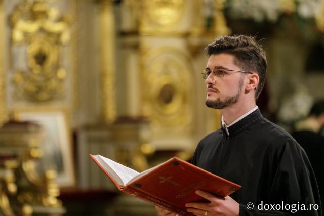 (Foto) Slujba de priveghere a Sfintei Cuvioase Parascheva la Catedrala din Iași – 2020