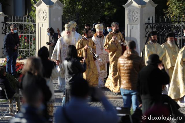 (Foto) Zi de mare sărbătoare – Sfânta Liturghie a Hramului Cuvioasei Parascheva