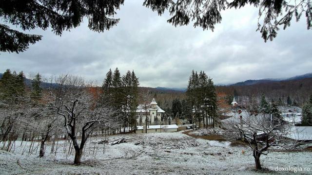(Foto) Prima ninsoare la Mănăstirea Sihăstria
