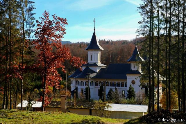 (Foto) Toamna și frumusețile ei – Mănăstirea Sihăstria
