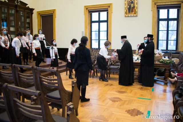 Corul profesorilor de Religie din județul Iași – Colindători la Reședința Mitropolitană 2020