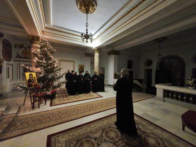 Corul mănăstirii Frumoasa din Iași – Colindători la Reședința Mitropolitană 2020