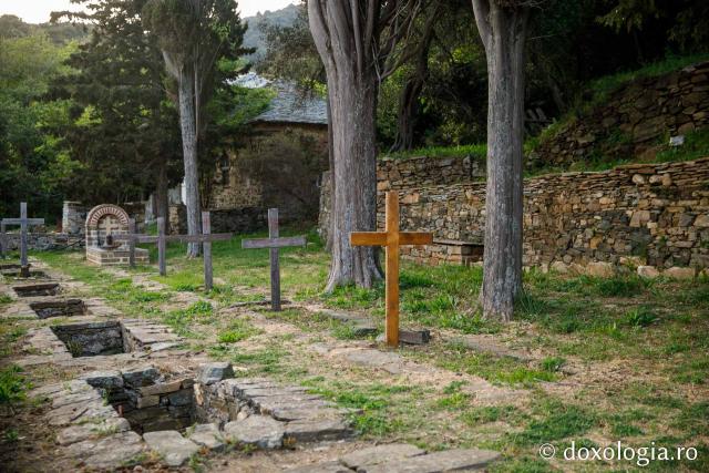 (Foto) Cimitire și osuare athonite