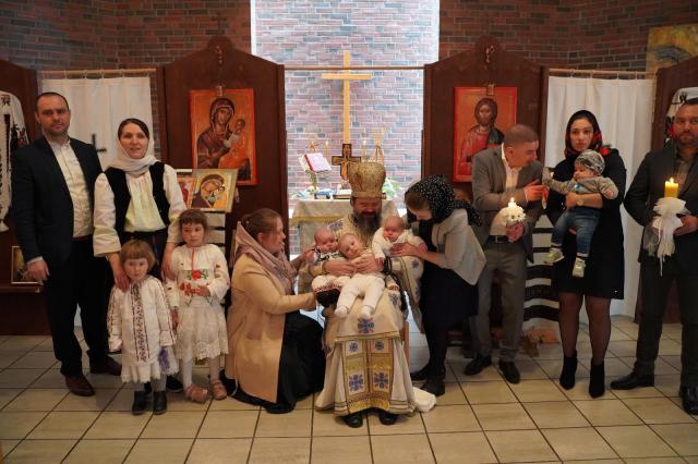 (Foto) Taina Botezului oficiată în Oslo de către Preasfințitul Părinte Macarie