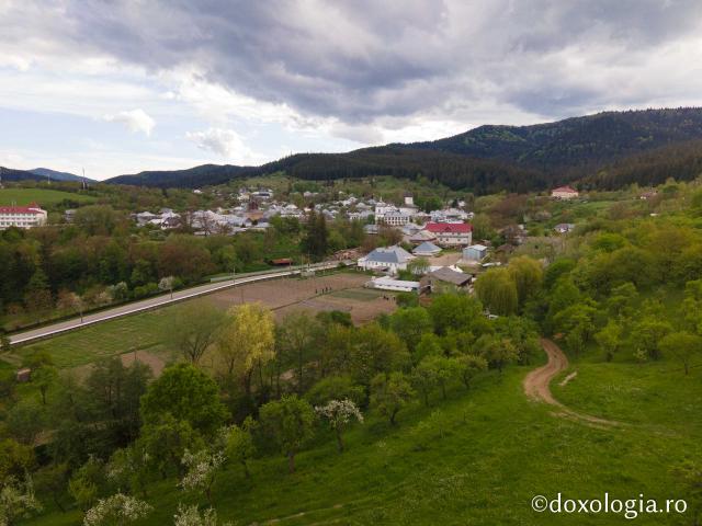 (Foto) Povești și activități de primăvară în grădina Mănăstirii Văratec