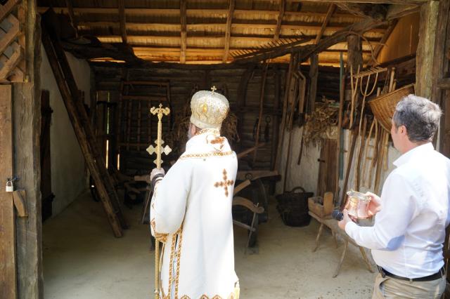 (Foto) Sfânta Liturghie și inaugurarea casei străbunicilor PS Macarie, la Muzeul în aer liber din Dumbrava Sibiului