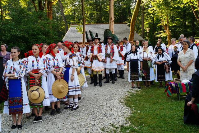 (Foto) Sfânta Liturghie și inaugurarea casei străbunicilor PS Macarie, la Muzeul în aer liber din Dumbrava Sibiului
