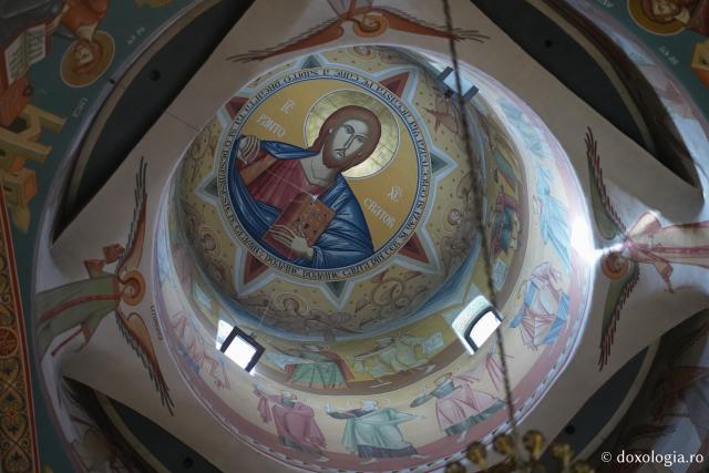 (Foto) Sfânta Liturghie arhierească și dezvelirea unei plăci omagiale în cinstea Mitropolitului georgian Iona Ghedevanişvili – Mănăstirea Pângărați