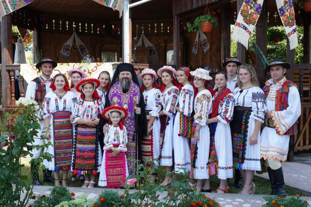 (Foto) Duminica a 6-a după Rusalii: PS Macarie a slujit în biserica din satul său natal