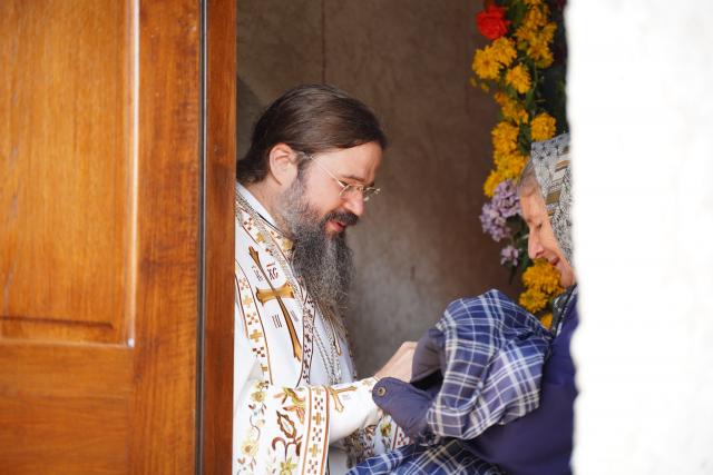 (Foto) Duminica a 6-a după Rusalii: PS Macarie a slujit în biserica din satul său natal