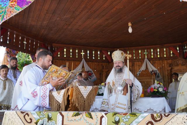 (Foto) Duminica a 6-a după Rusalii: PS Macarie a slujit în biserica din satul său natal