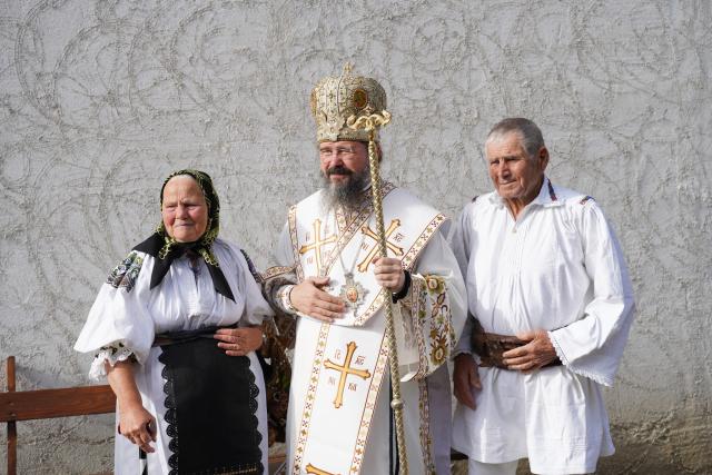 (Foto) Duminica a 6-a după Rusalii: PS Macarie a slujit în biserica din satul său natal