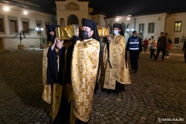 (Foto) Așezarea moaștelor Sfântului Dimitrie cel Nou la Baldachinul Sfinților