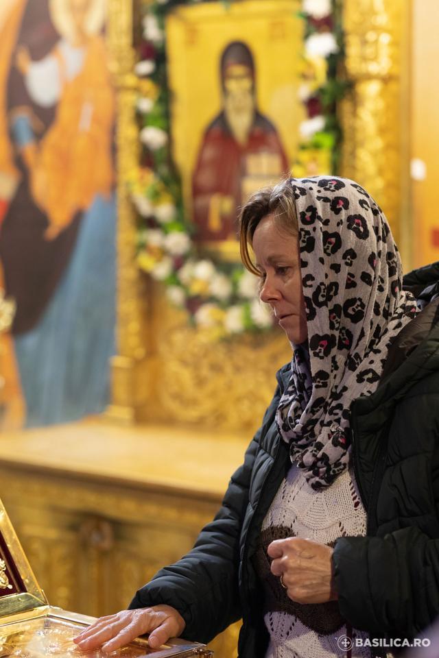 (Foto) Așezarea moaștelor Sfântului Dimitrie cel Nou la Baldachinul Sfinților