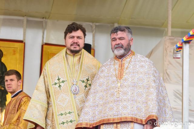 (Foto) Patru familii primesc „Crucea Moldavă”, în contextul Anului omagial al pastoraţiei românilor din afara României