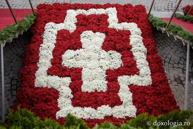 (Foto) „Picătură de Rai” – florile Sfintei Cuvioase Parascheva