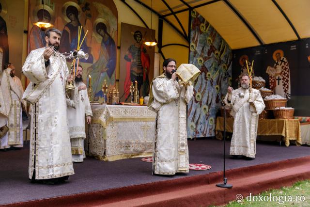 (Foto) Sfânta Liturghie în imagini – 13 octombrie la Catedrala Mitropolitană din Iași