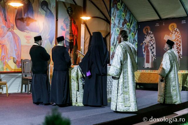 (Foto) Priveghere în cinstea Sfântului Apostol Andrei, la Catedrala Mitropolitană din Iași