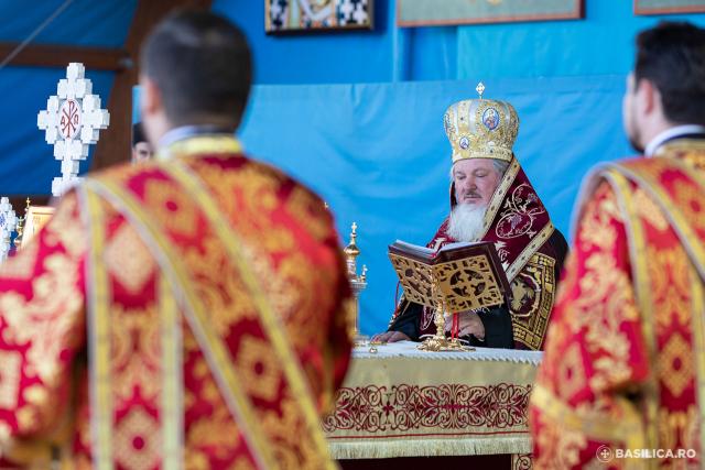 (Foto) Priveghere pentru Sfântul Mare Mucenic Dimitrie, Izvorâtorul de Mir, pe Dealul Patriarhiei