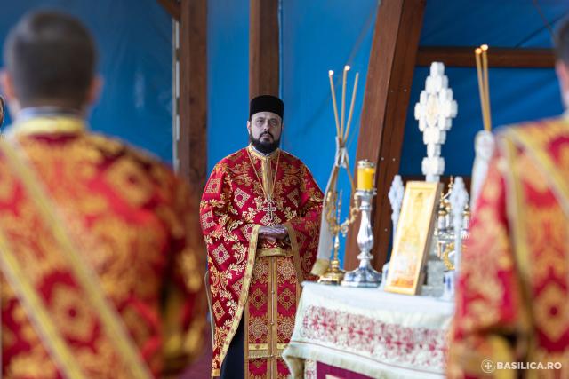 (Foto) Priveghere pentru Sfântul Mare Mucenic Dimitrie, Izvorâtorul de Mir, pe Dealul Patriarhiei