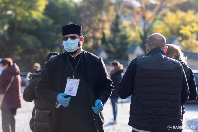 (Foto) Priveghere pentru Sfântul Mare Mucenic Dimitrie, Izvorâtorul de Mir, pe Dealul Patriarhiei