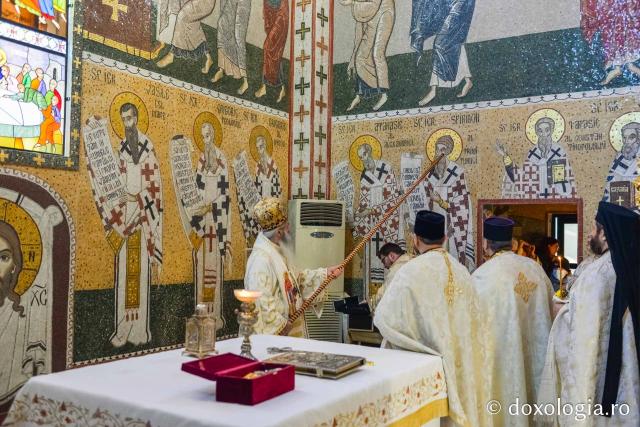 (Foto) Sfințirea Bisericii „Sfânta Mahramă a Domnului și Sfinții Martiri Brâncoveni” – o adevărată bijuterie a Iașului