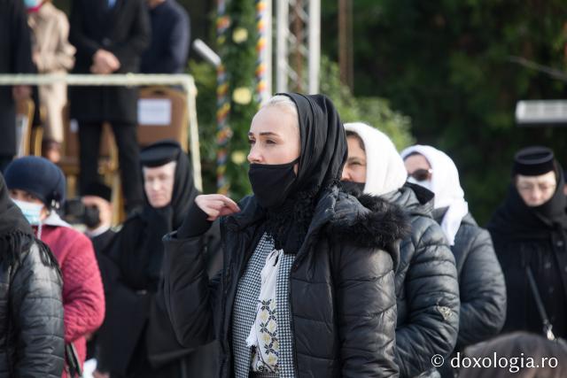 (Foto) Uniți în rugăciune, la Hramul Sfintei Cuvioase Parascheva – 2021