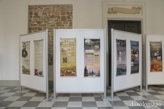 (Foto) Expoziția „Viața și opera lui Dostoievski” la Iași