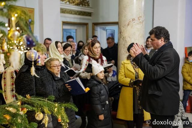 (Foto) Corul „Sanctus” – Colindători la Reședința Mitropolitană 2021