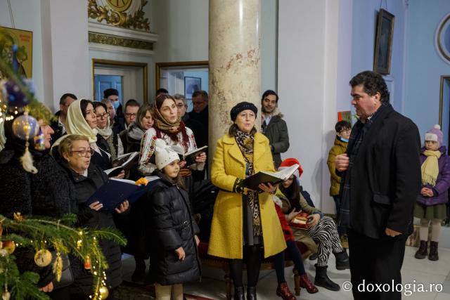 (Foto) Corul „Sanctus” – Colindători la Reședința Mitropolitană 2021