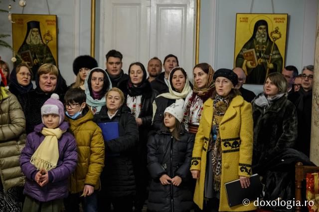 (Foto) Corul „Sanctus” – Colindători la Reședința Mitropolitană 2021