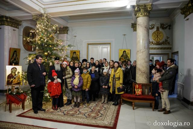 (Foto) Corul „Sanctus” – Colindători la Reședința Mitropolitană 2021